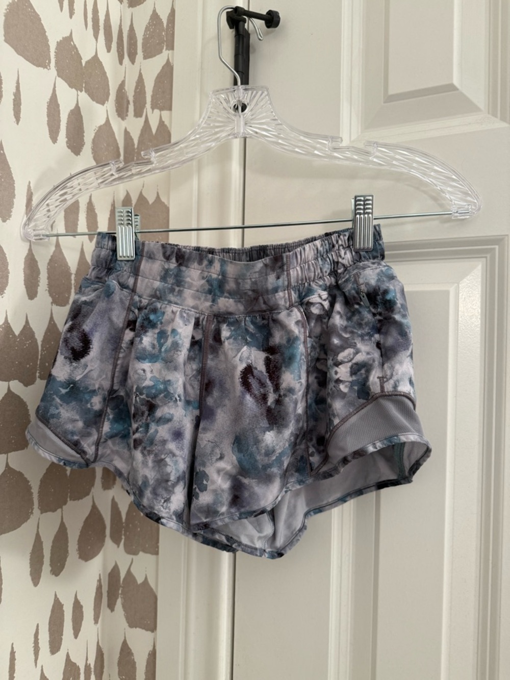 Lululemon Women's Printed Elastic-Waist Active Shorts - Gray Teal